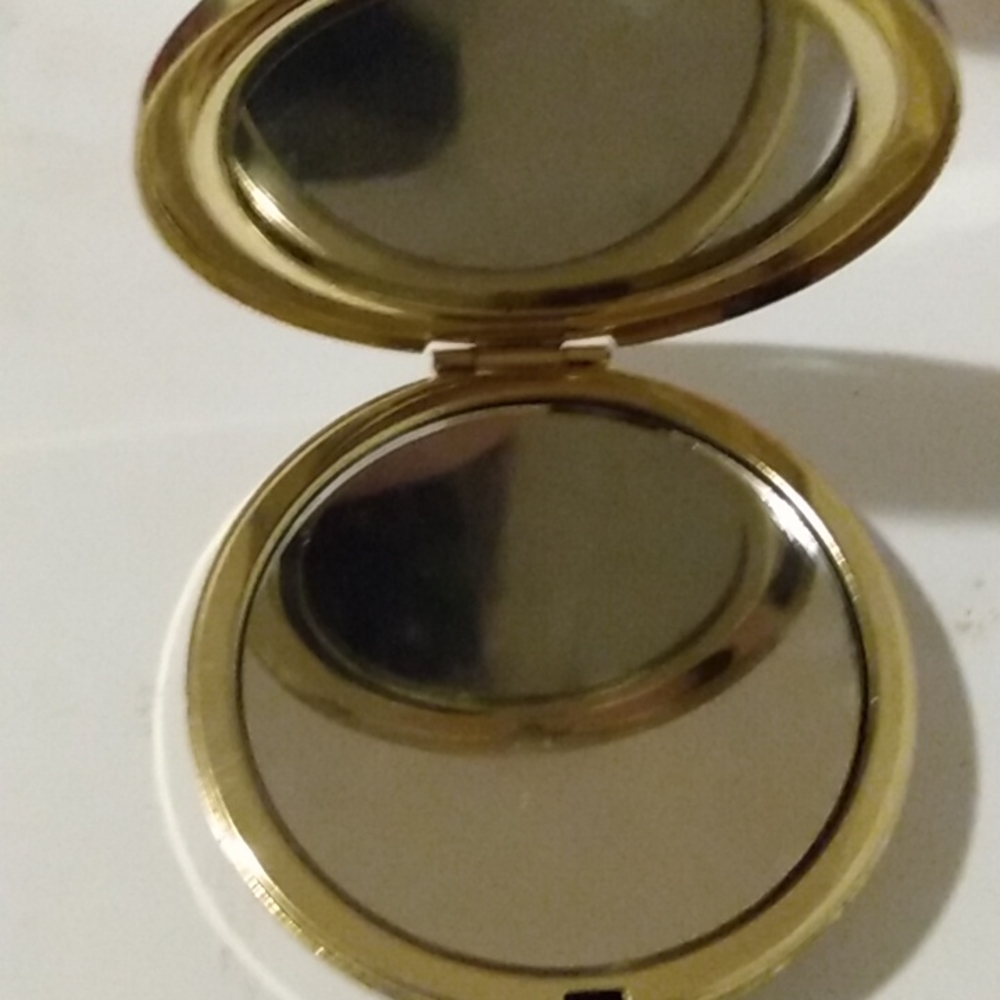 A mini mirror you can carry it in a purse pocket or wallet it has a A on it